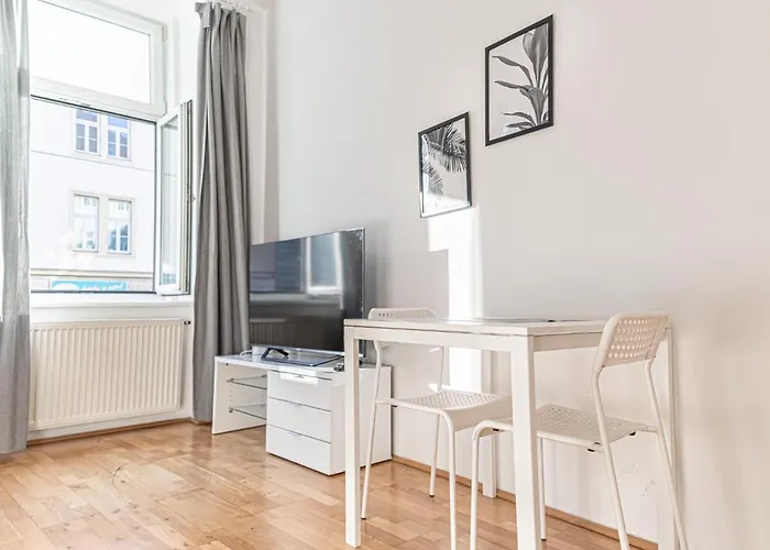Lovely 3 Private In Shared Near Belvedere Vienna