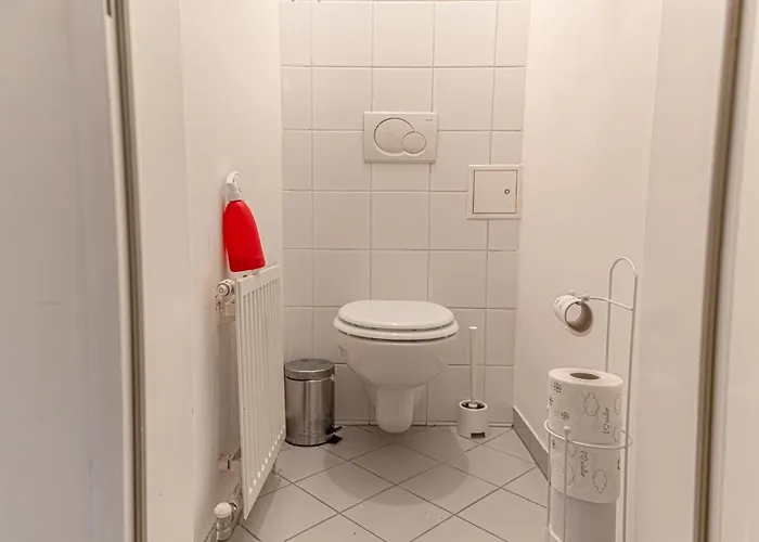 Lovely 3 Private In Shared Near Belvedere Apartment Vienna